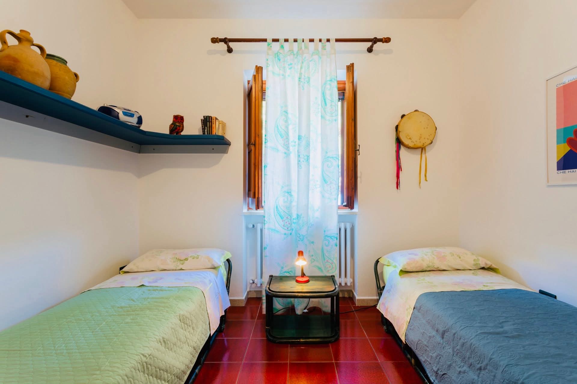 Il Sentiero guest room with two beds, Salento retreat